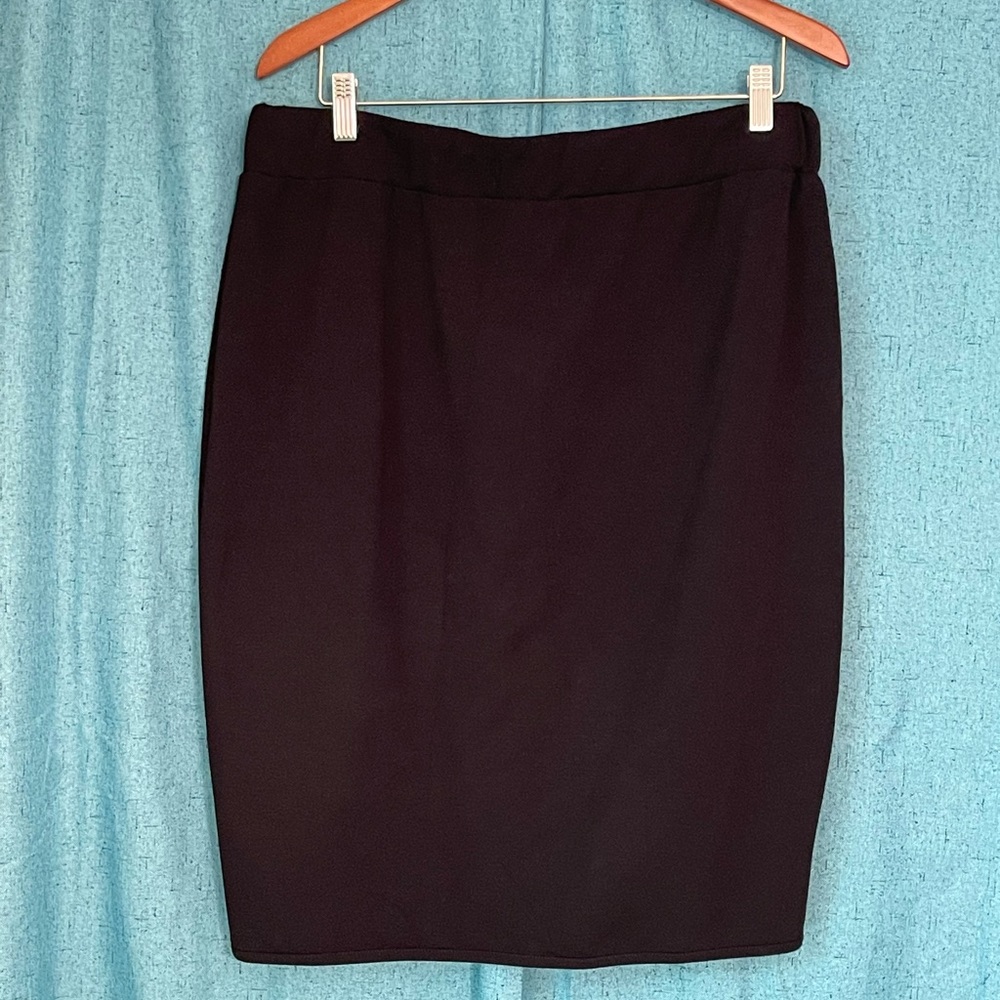 Wendy Williams Black Straight Skirt
